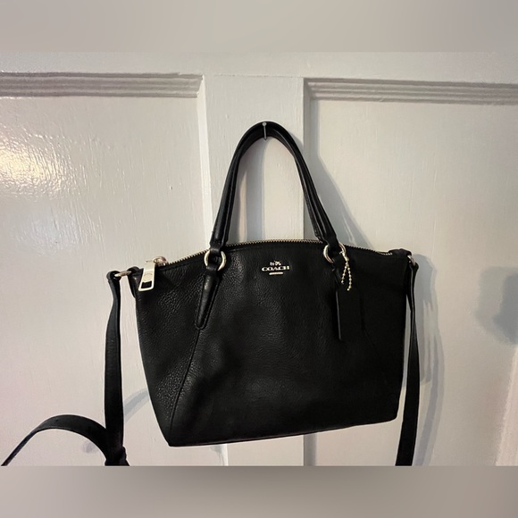 LIKE NEW BLACK PEBBLE KELSEY COACH BAG F57563 - Picture 1 of 16